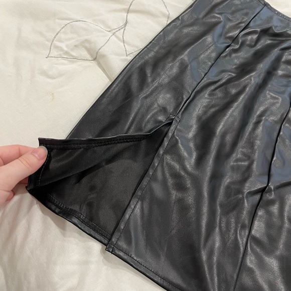 Faux leather skirt - Picture 3 of 5